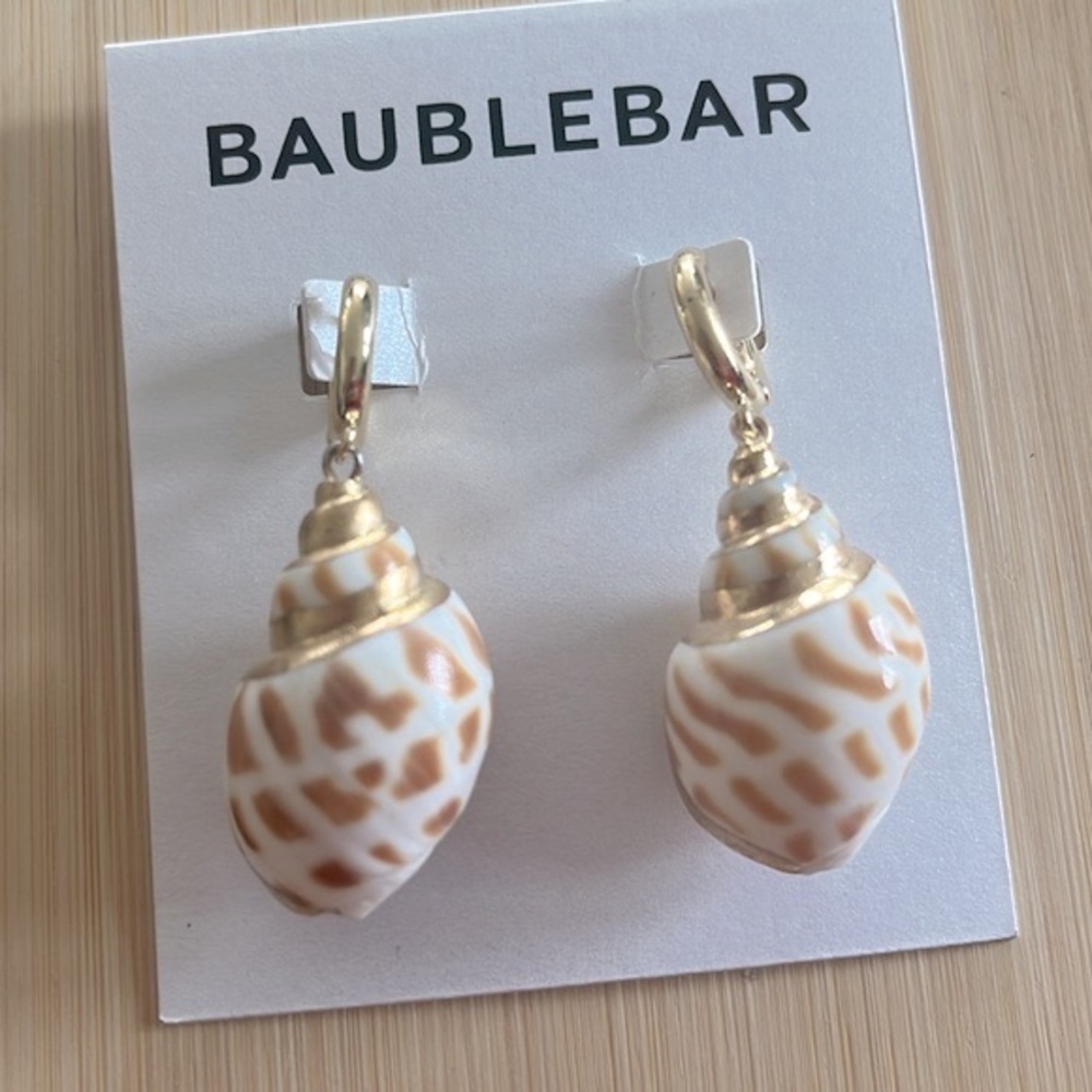 Brand New BaubleBar Gold Tone Conch Seashell Drop Earrings Beach Vacation Cruise - Picture 3 of 12